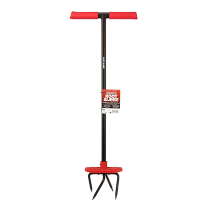 Outil de jardin pour couper racines, manche long, poignées rouges, lame robuste en métal.